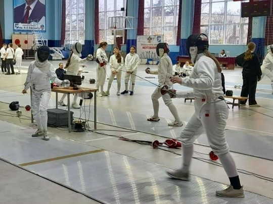 Спортсмены Адыгеи завоевали бронзовые награды на Открытом Первенстве по фехтованию на шпагах